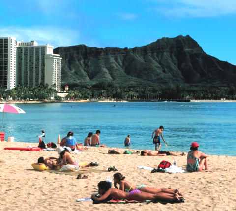 WAIKIKI BEACH - VIEW OF DIAMOND HEAD