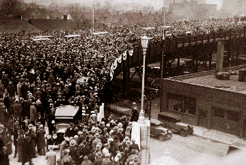 Thousands attempt to get on the bridge for the official dedication on Veteran's Day, 1929.