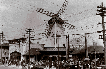 The boardwalk at Electric Park, near the approach to the Belle Isle bridge, sometime prior to 1919. 