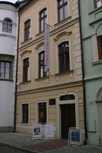 V&yacute;stavn&aacute; sie&#328; Podhradie Bratislava SNM (foto Tim Doling)