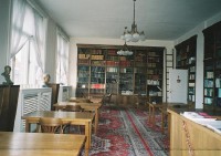 Interior Library - study (photo by Peter Darn&aacute;dy)