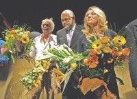 Komunizmus - Divadlo Ar&eacute;na J. Kukura, V. Klim&aacute;&#269;ek a Z. Studenkov&aacute; (foto Peter Proch&aacute;zka)