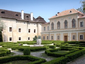 Brodzany Mansion (photo by Peter Fratrič)