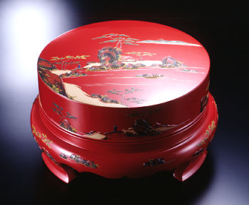 tsuikin applique lacquerware lidded thay for holding lacwuer and ceramic plates