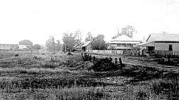 Early view looking north along Gympie Road, Strathpine, early 1900s
