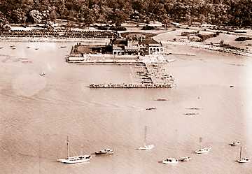 An aerial view of the boat club during a rowing regatta in August of 1935. 
