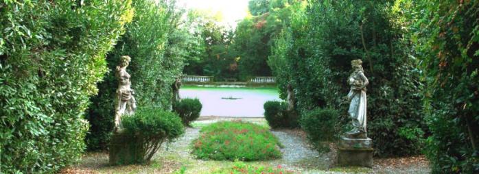 Avenue with sculptures leading to the fishpond